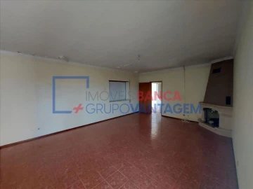 Moradia T3 para Venda em Santiago de Besteiros