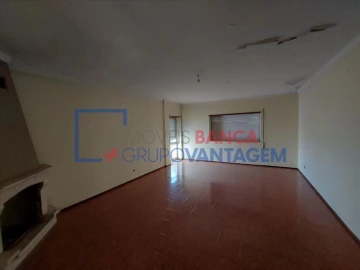 Moradia T3 para Venda em Santiago de Besteiros