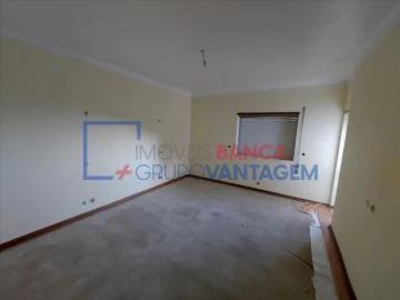 Moradia T3 para Venda em Santiago de Besteiros