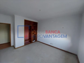 Moradia T3 para Venda em Santiago de Besteiros