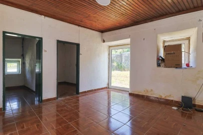 Moradia T2 para Venda em Pousaflores