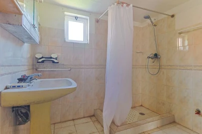 Moradia T2 para Venda em Pousaflores