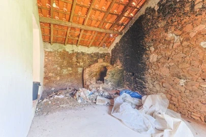 Moradia T2 para Venda em Pousaflores