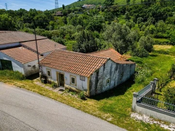 Moradia T2 para Venda em Pousaflores