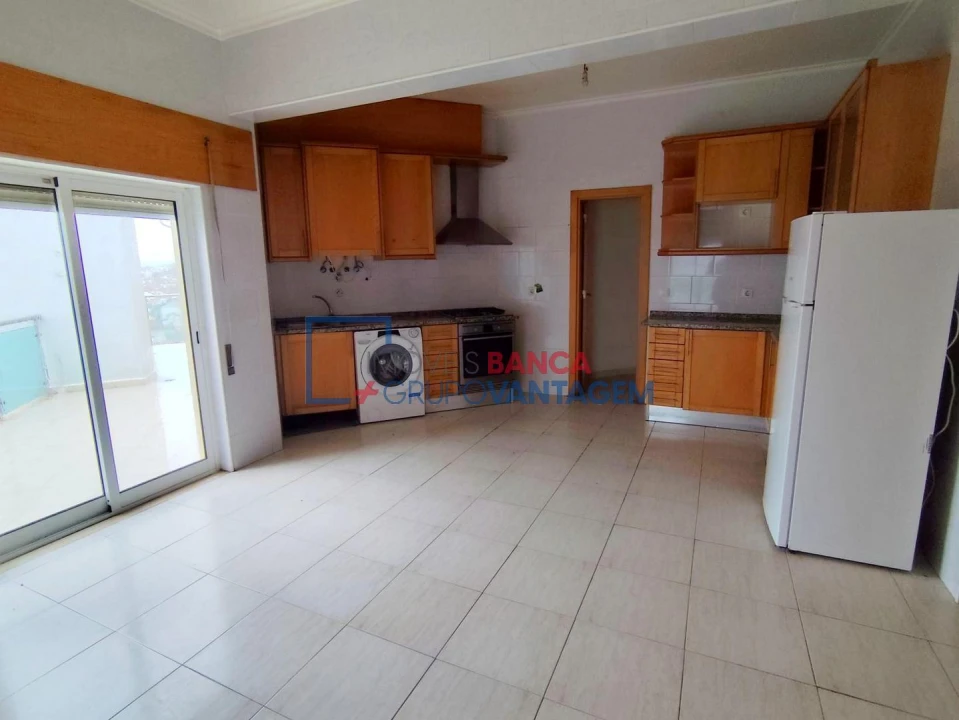 Apartamento T4 para Venda em Azambuja Foto 9