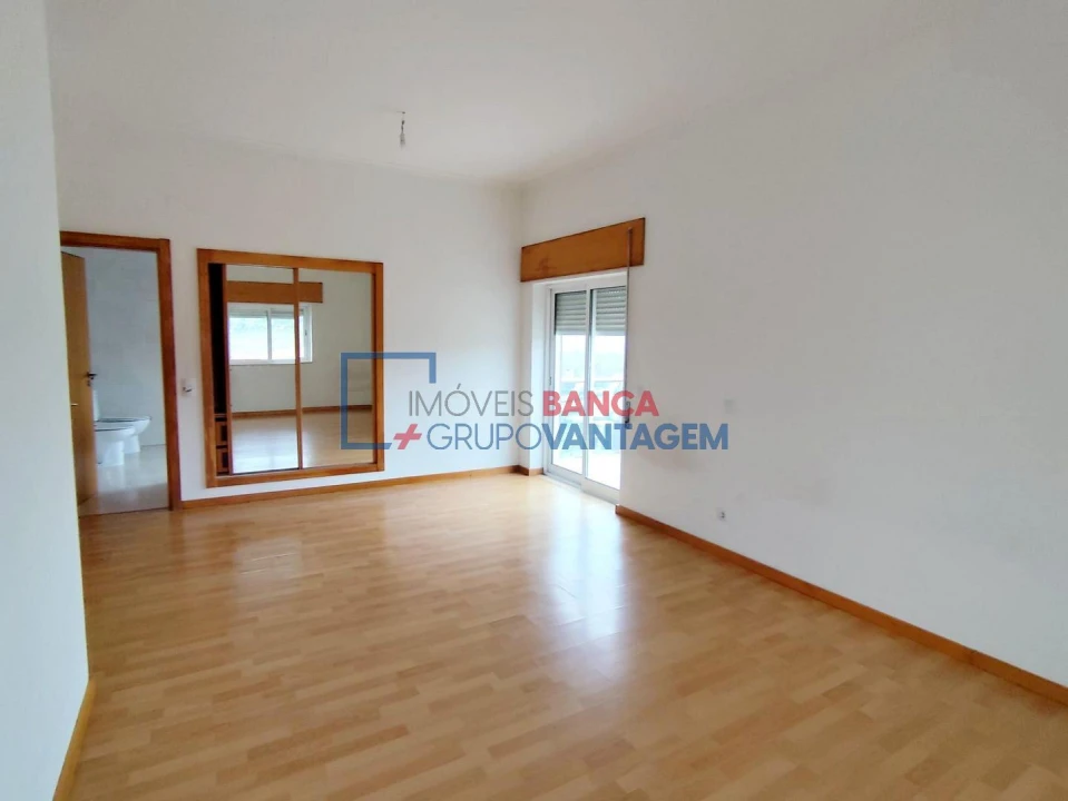 Apartamento T4 para Venda em Azambuja Foto 18