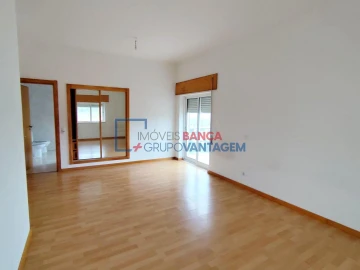 Apartamento T4 para Venda em Azambuja