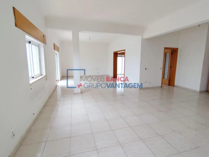 Apartamento T4 para Venda em Azambuja Foto 3