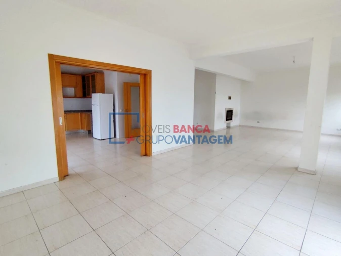 Apartamento T4 para Venda em Azambuja Foto 7