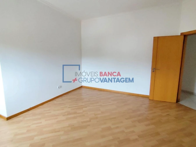 Apartamento T4 para Venda em Azambuja Foto 14