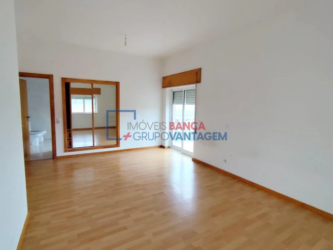 Apartamento T4 para Venda em Azambuja Foto 18