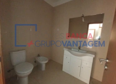 Apartamento T3 para Venda em Fonte Arcada e Oliveira