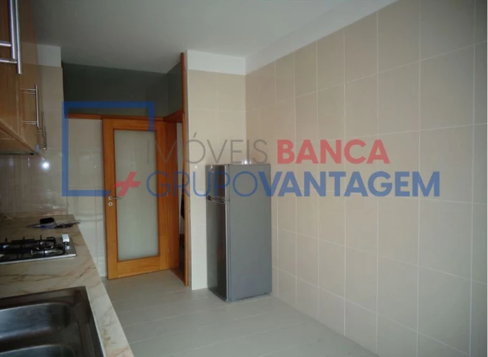 Apartamento T3 para Venda em Fonte Arcada e Oliveira Foto 12