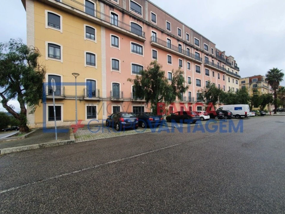 Apartamento T2 para Venda em Oliveira do Douro Foto 1