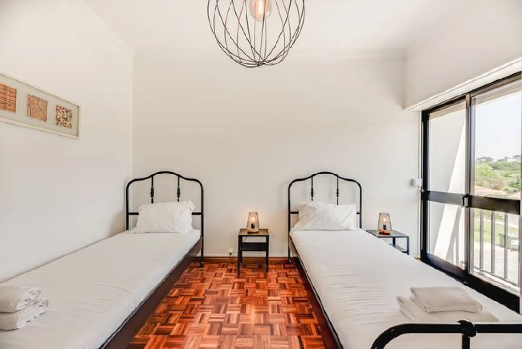 Apartamento T2 para Arrendamento em Colares Foto 16