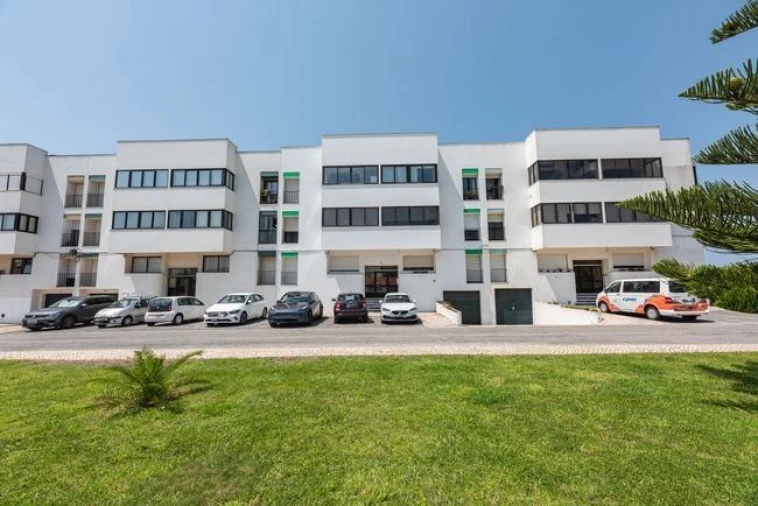 Apartamento T2 para Arrendamento em Colares Foto 2