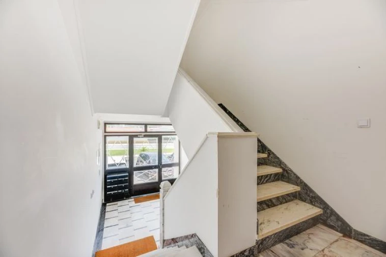 Apartamento T2 para Arrendamento em Colares Foto 14