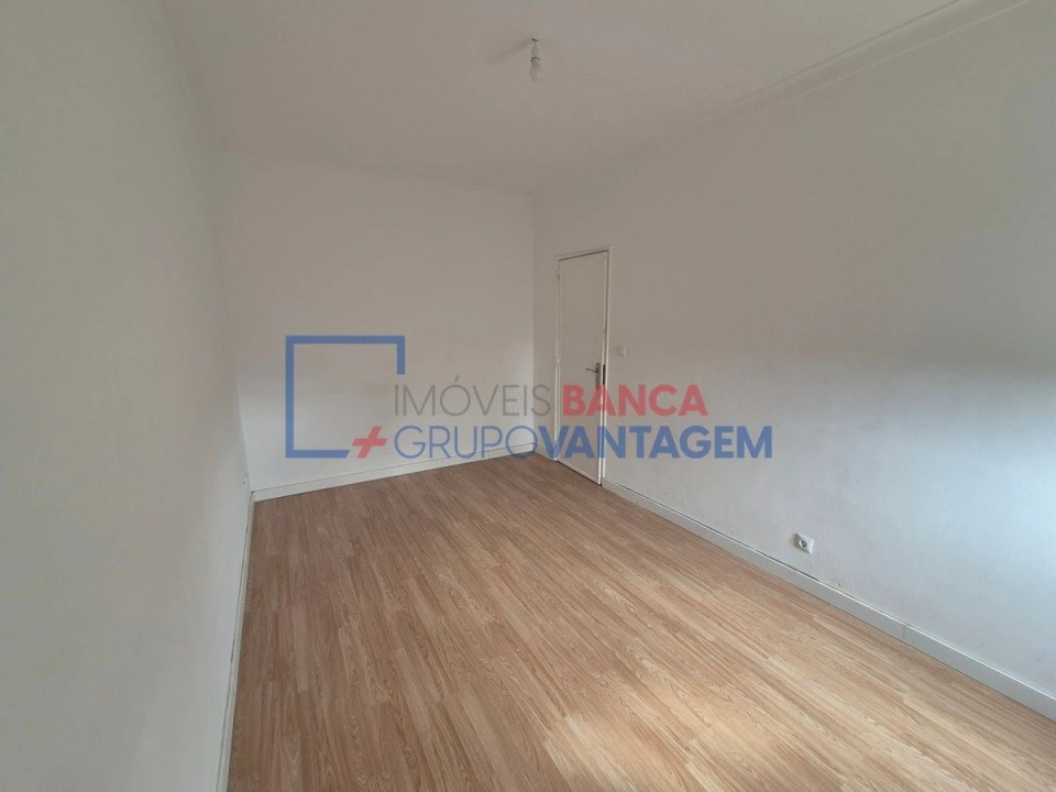 Apartamento T2 para Venda em Agualva e Mira-Sintra Foto 9