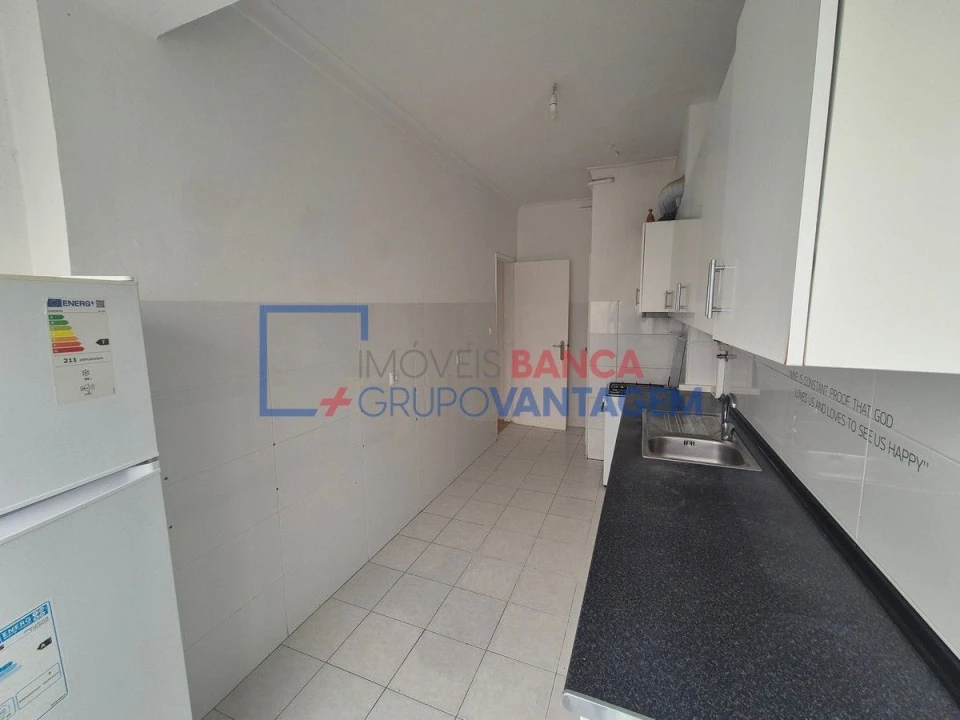 Apartamento T2 para Venda em Agualva e Mira-Sintra Foto 16
