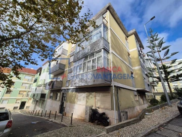 Apartamento T2 para Venda em Agualva e Mira-Sintra