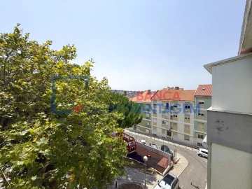 Apartamento T2 para Venda em Agualva e Mira-Sintra