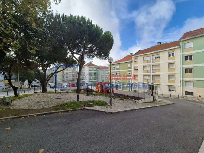 Apartamento T2 para Venda em Agualva e Mira-Sintra Foto 3