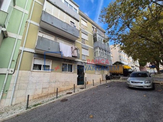 Apartamento T2 para Venda em Agualva e Mira-Sintra Foto 4