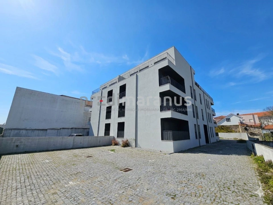 Apartamento T3 para Venda em Amarante (São Gonçalo), Madalena, Cepelos e Gatão Foto 1