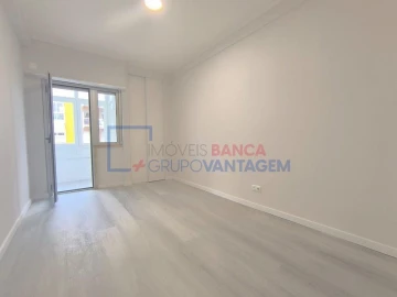 Apartamento T2 para Venda em Oeiras e São Julião da Barra, Paço de Arcos e Caxias