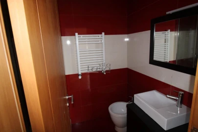 Moradia T2 para Arrendamento em Santa Marinha e São Pedro da Afurada