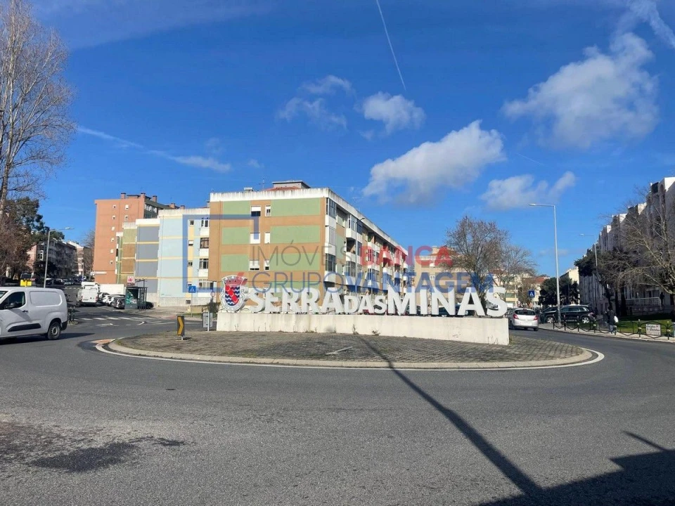 Apartamento T3 para Venda em Rio de Mouro Foto 3
