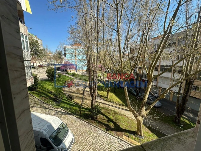 Apartamento T3 para Venda em Rio de Mouro Foto 16