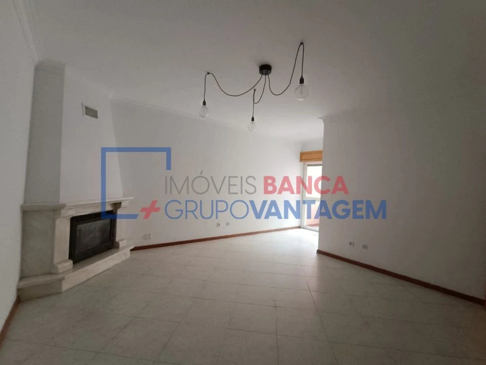 Apartamento T2 para Venda em Rio de Mouro Foto 12