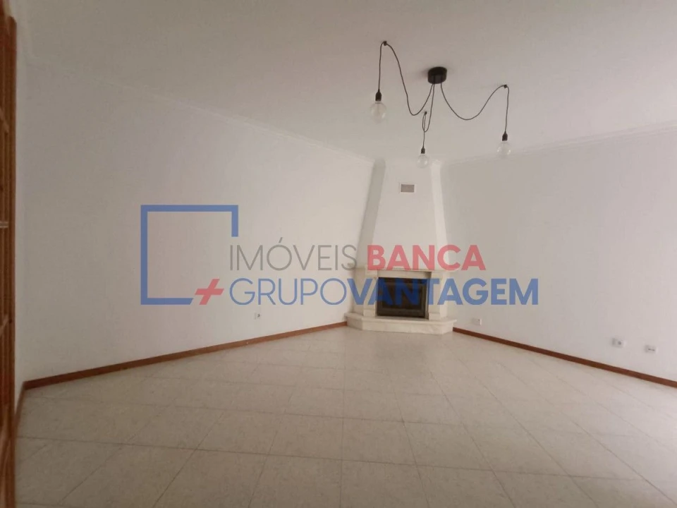 Apartamento T2 para Venda em Rio de Mouro Foto 13