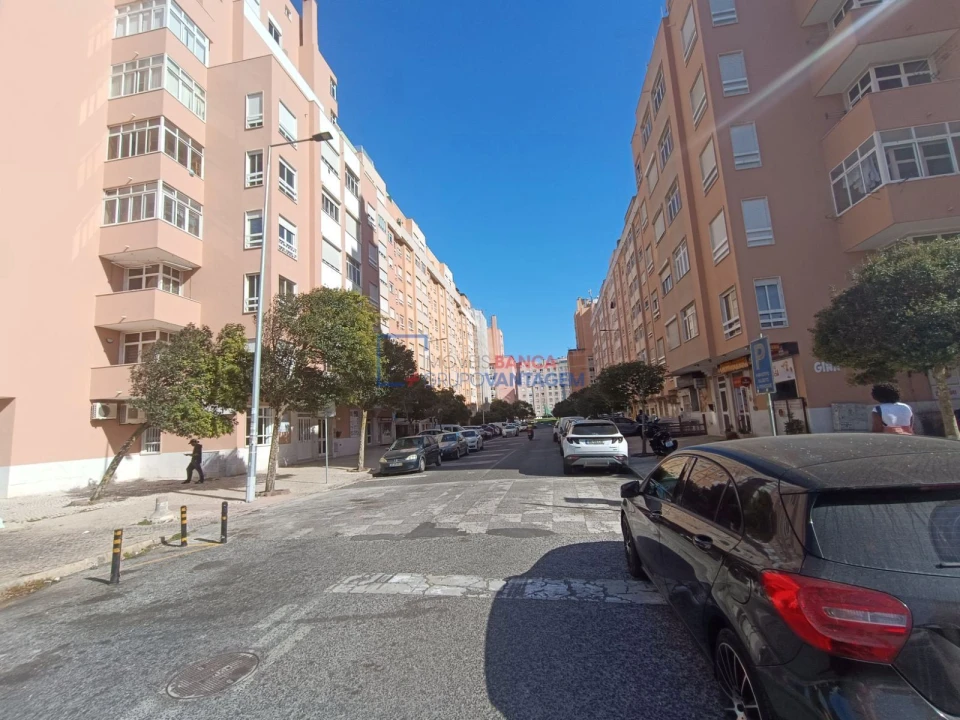Apartamento T2 para Venda em Rio de Mouro Foto 23