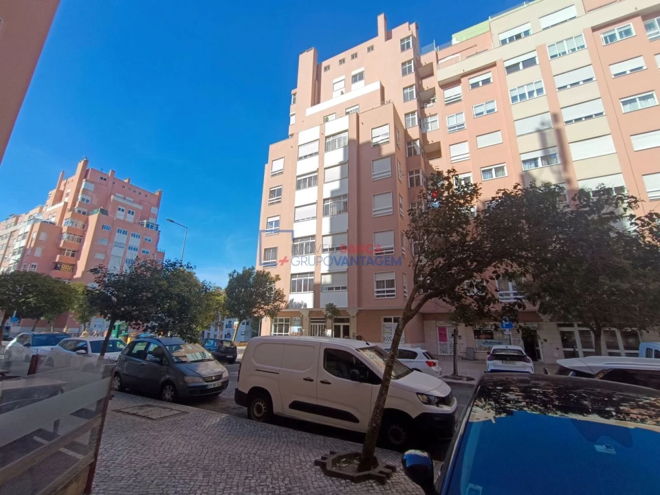 Apartamento T2 para Venda em Rio de Mouro Foto 24