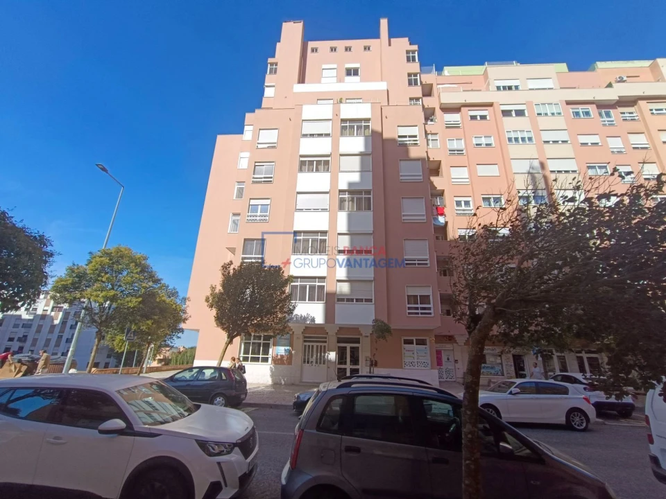 Apartamento T2 para Venda em Rio de Mouro Foto 25