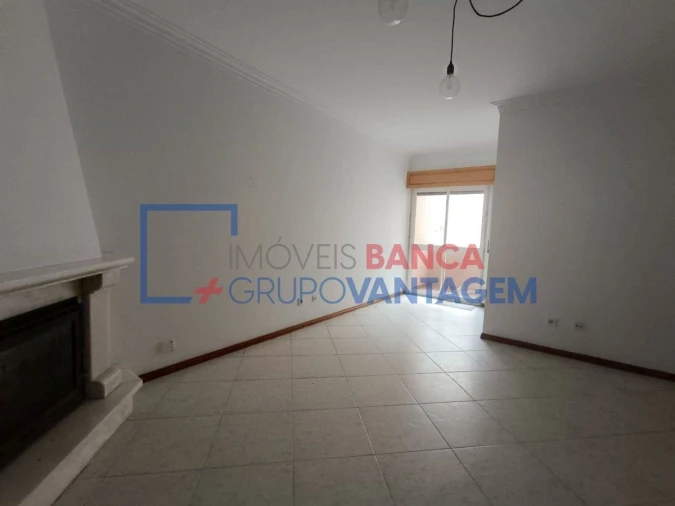 Apartamento T2 para Venda em Rio de Mouro Foto 11
