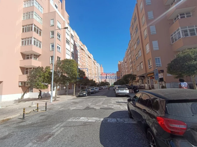 Apartamento T2 para Venda em Rio de Mouro Foto 23