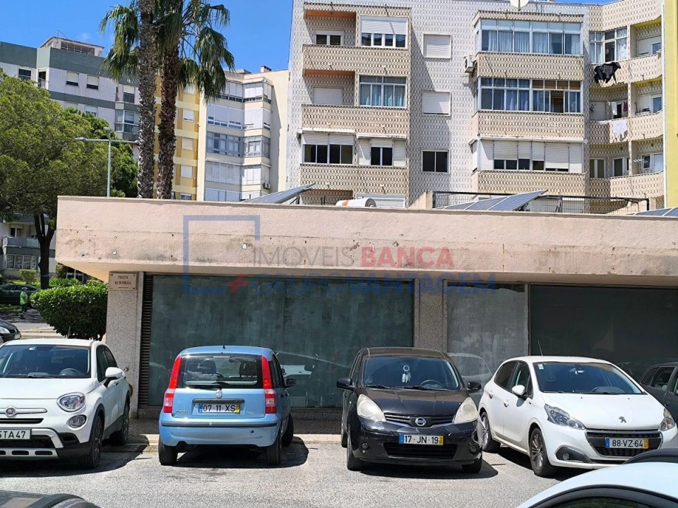 Loja para Venda em Póvoa de Santo Adrião e Olival Basto Foto 25