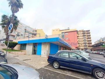 Loja para Venda em Póvoa de Santo Adrião e Olival Basto