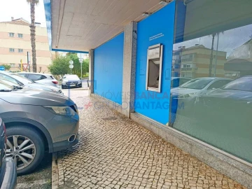 Loja para Venda em Póvoa de Santo Adrião e Olival Basto