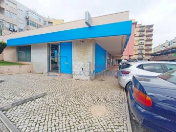Loja para Venda em Póvoa de Santo Adrião e Olival Basto