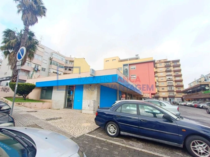 Loja para Venda em Póvoa de Santo Adrião e Olival Basto