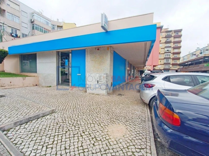 Loja para Venda em Póvoa de Santo Adrião e Olival Basto Foto 4