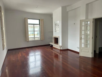 Apartamento T3 para Arrendamento em Marvila, Ribeira Santarém, São Salvador, São Nicolau