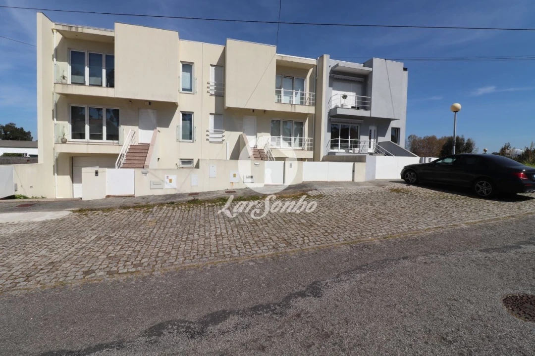 Terreno para Venda em Santa Maria de Lamas Foto 2