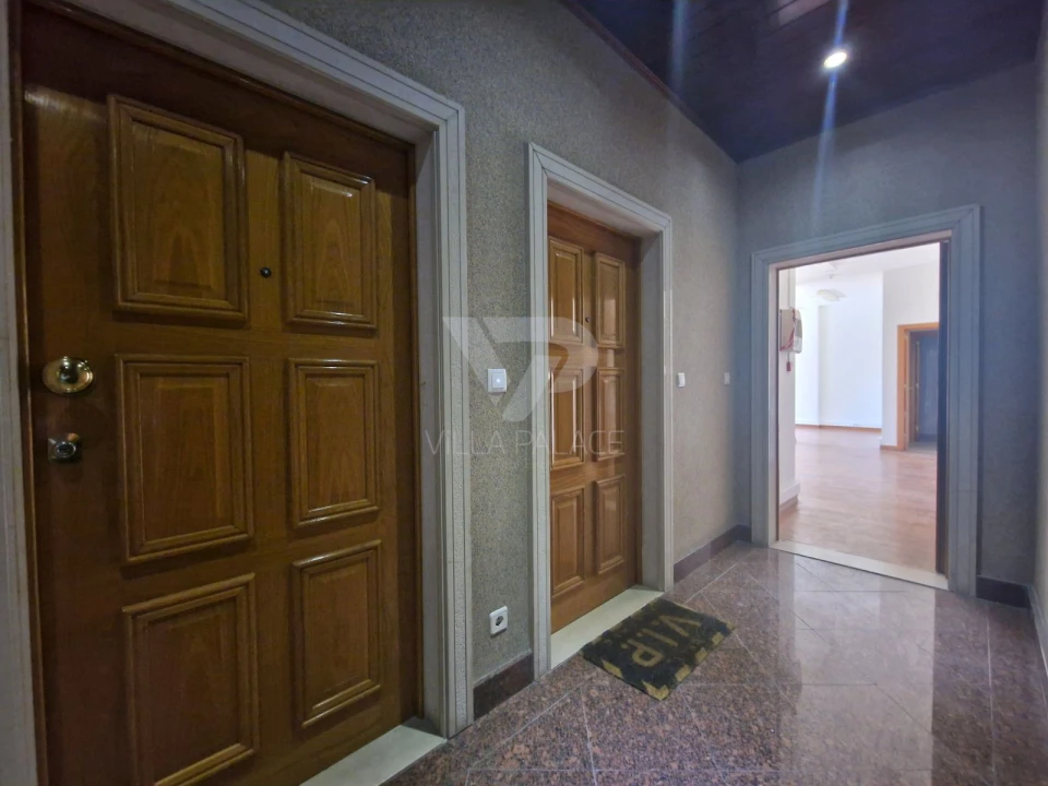 Escritório para Arrendamento em Carnide Foto 3