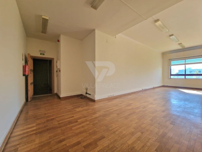 Escritório para Arrendamento em Carnide Foto 10