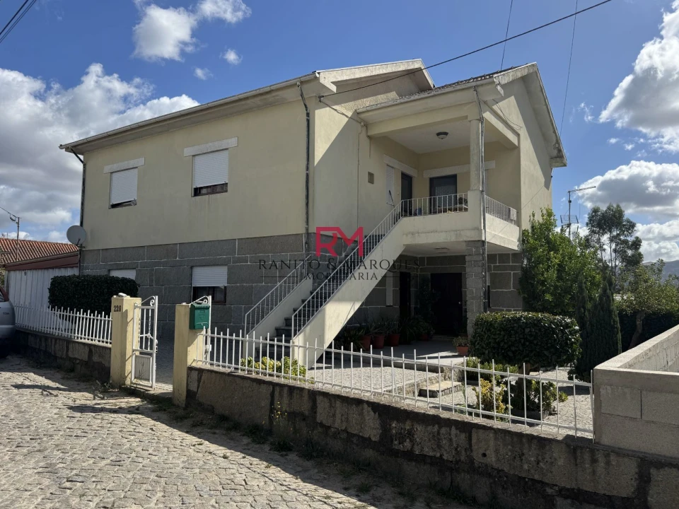 Moradia T4 para Venda em Livração Foto 1